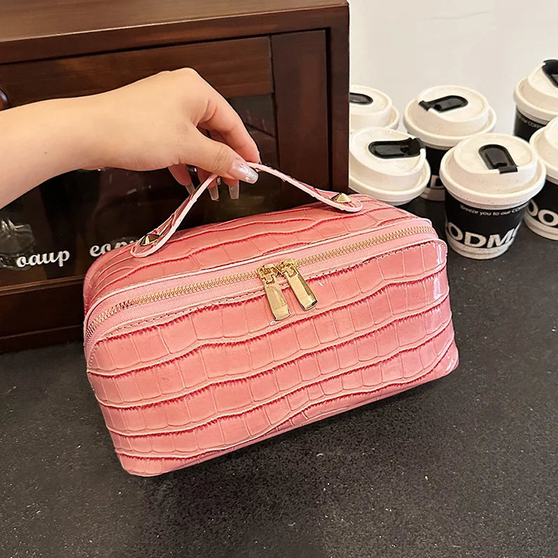Large Capacity Travel Cosmetic Bag Women's Crocodile Pattern PU Material Portable Toiletry Bag Luxury Makeup Storage Bag SilhouElle